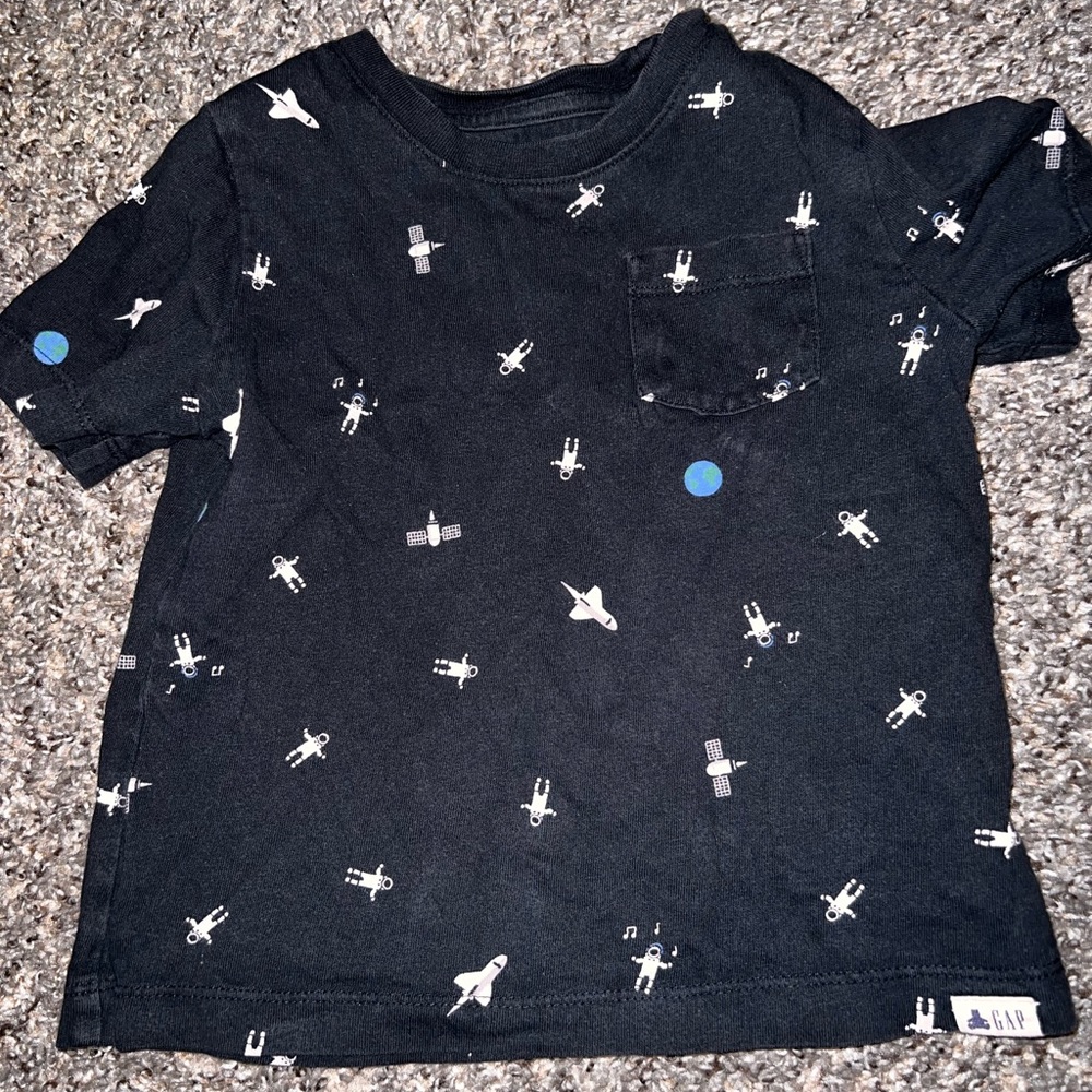 GAP black outer space 3T boys T-shirt